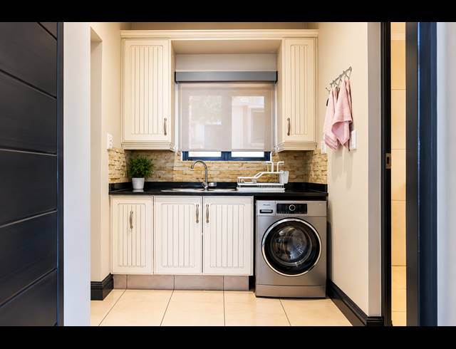 4 BEDROOM FREEHOLD FOR SALE IN SUNWARD PARK